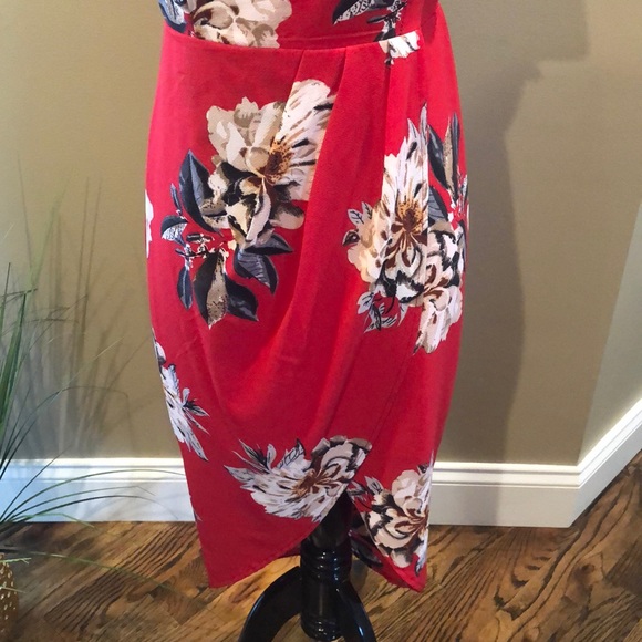 Red floral dress - Picture 3 of 8